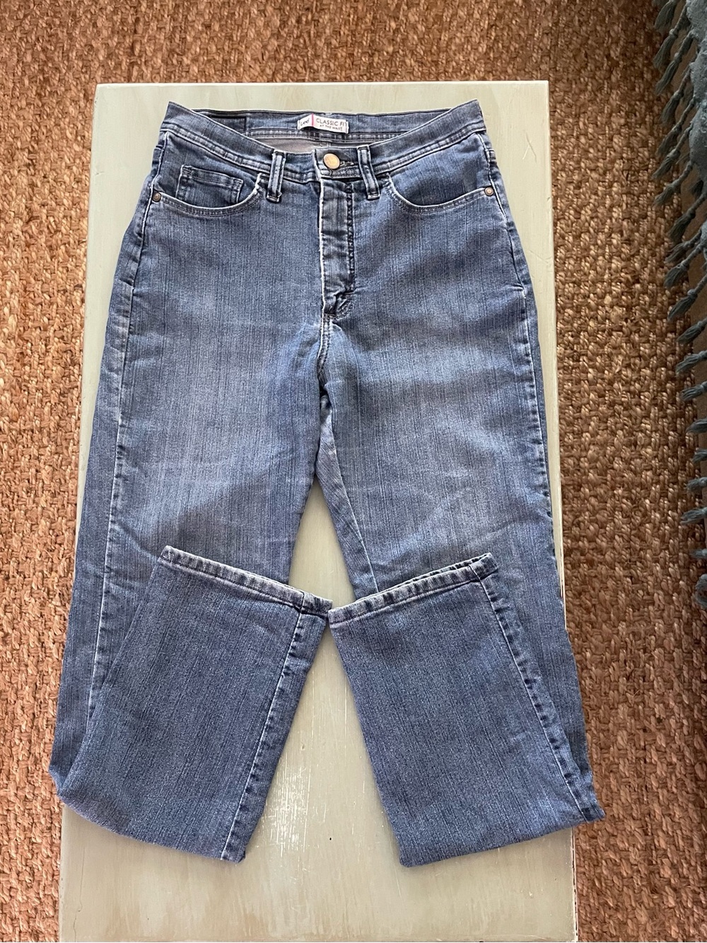 Lee Women's Mid-Blue Straight-Leg Jeans Size 6 Med